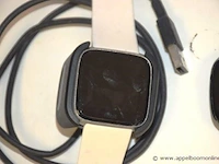 2 div activity watches fitbit, wo zonder kabel, werking niet gekend - afbeelding 2 van  3