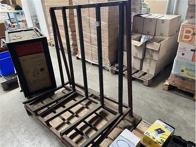 2 div. ijzeren rekken - afbeelding 1 van  1