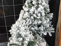 2 div kunst kerstbomen