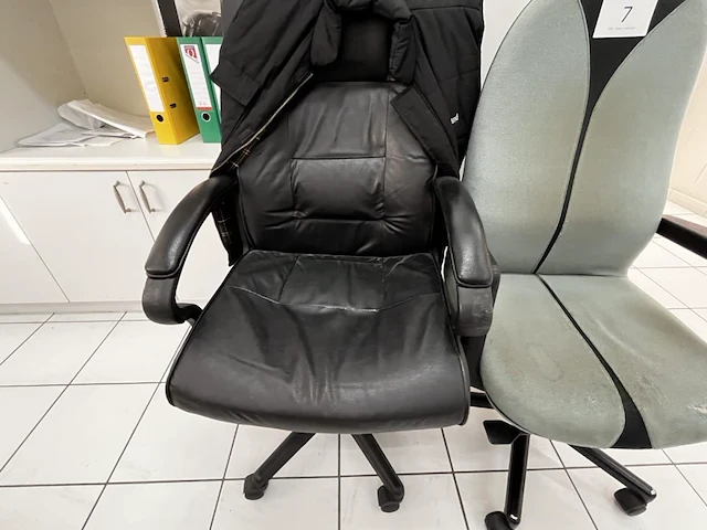 2 div verrijdbare typistestoelen - afbeelding 3 van  3