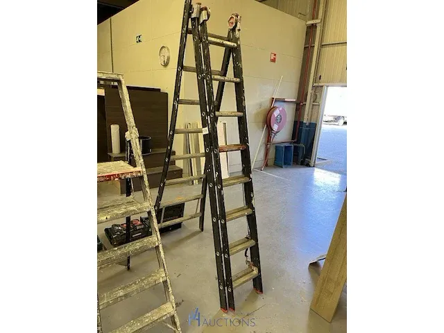 2 diverse alu trapladders - afbeelding 1 van  2