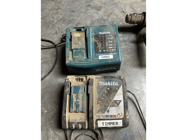 2 diverse batterijladers makita - afbeelding 1 van  1