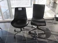 2 diverse bureaustoelen - afbeelding 1 van  1