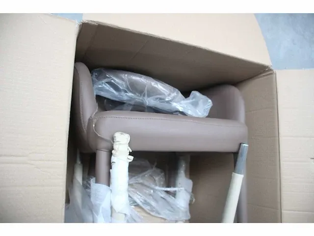 2 diverse design stoelen cafez - afbeelding 2 van  5