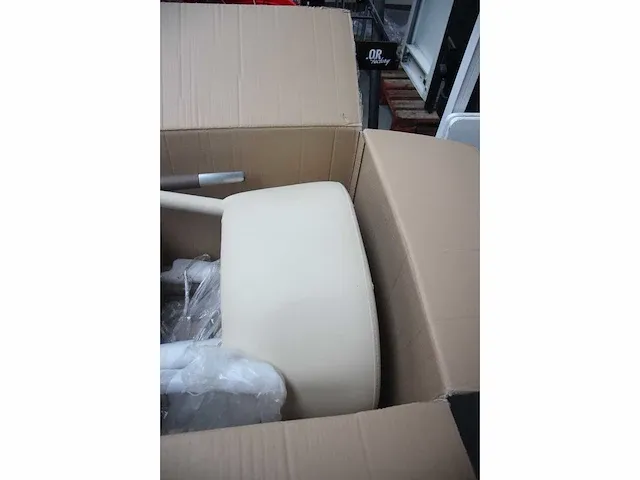 2 diverse design stoelen cafez - afbeelding 3 van  5