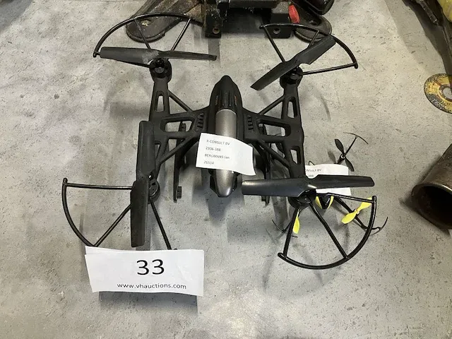2 diverse drones - afbeelding 1 van  1