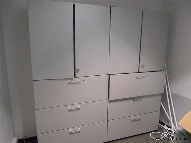 2 diverse formica kasten - afbeelding 1 van  1