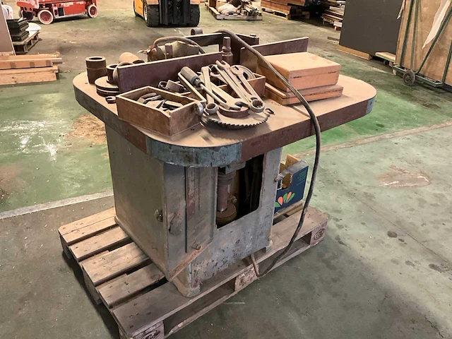 2 diverse houtbewerkingsmachines - afbeelding 6 van  23