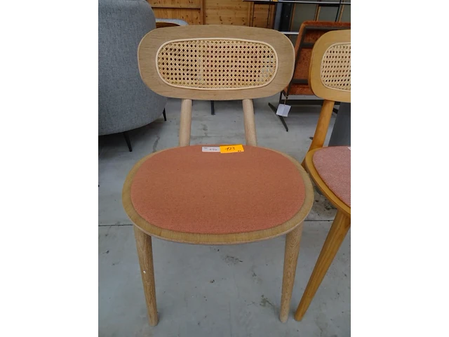 2 diverse houten stoelen - afbeelding 3 van  3