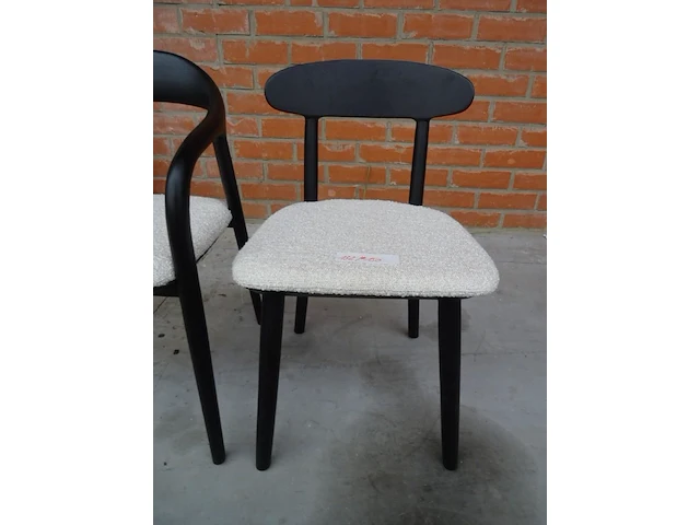 2 diverse houten stoelen - afbeelding 2 van  4