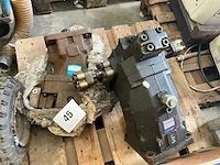 2 diverse hydraulische pompen/spare parts - afbeelding 1 van  5