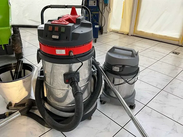 2 diverse industriële stofzuigers soteco en dibo - afbeelding 2 van  9