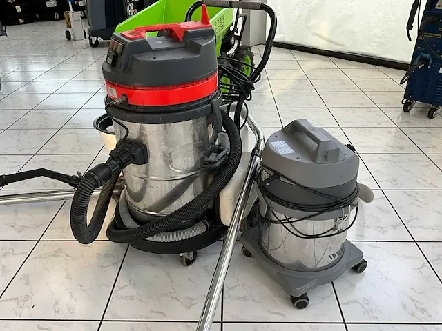 2 diverse industriële stofzuigers soteco en dibo - afbeelding 3 van  9