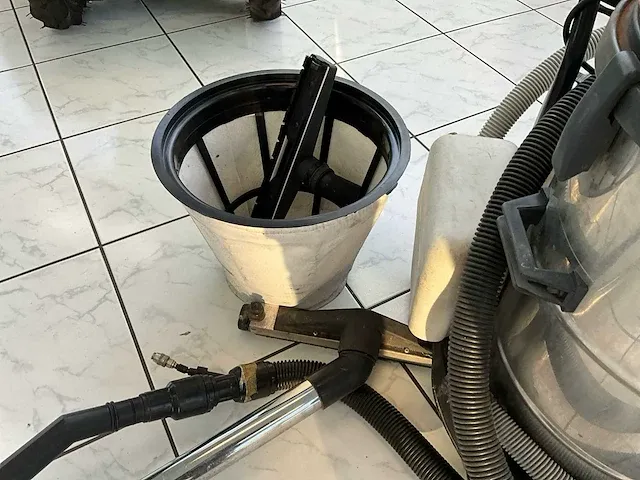 2 diverse industriële stofzuigers soteco en dibo - afbeelding 9 van  9