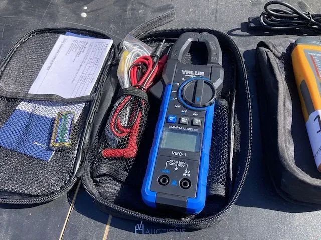 2 diverse meettoestellen waaronder multimeter en vochtmeter - afbeelding 2 van  3