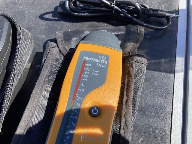 2 diverse meettoestellen waaronder multimeter en vochtmeter - afbeelding 3 van  3