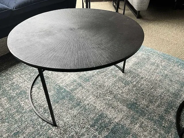 2 diverse metalen design salontafels livios - afbeelding 2 van  4