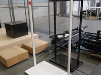 2 diverse metalen kledingrekken - afbeelding 2 van  5