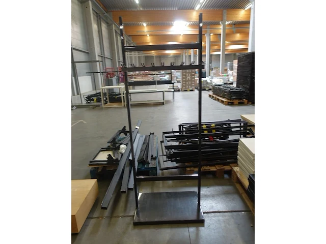 2 diverse metalen kledingrekken - afbeelding 3 van  5