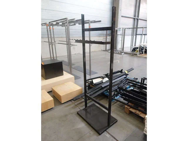 2 diverse metalen kledingrekken - afbeelding 4 van  5