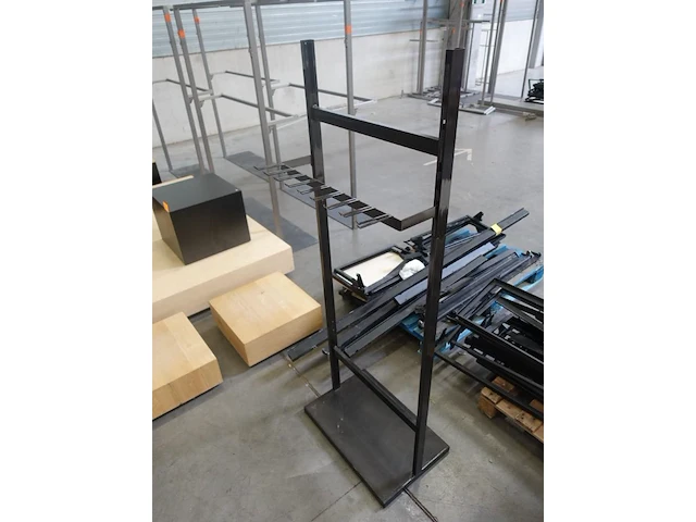 2 diverse metalen kledingrekken - afbeelding 5 van  5