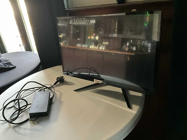 2 diverse monitoren msi, lg - afbeelding 1 van  5