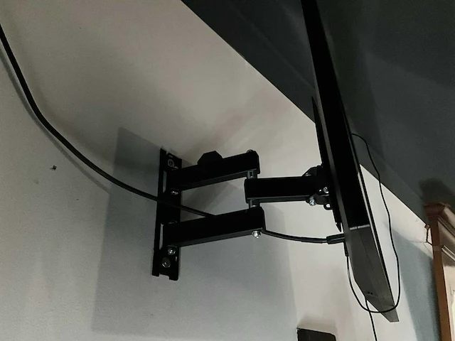 2 diverse monitoren msi, lg - afbeelding 3 van  5