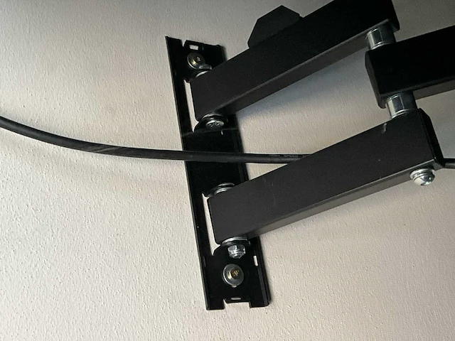 2 diverse monitoren msi, lg - afbeelding 5 van  5