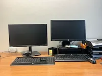 2 diverse monitors