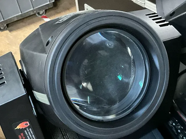 2 diverse moving heads clay paky - afbeelding 5 van  7