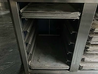 2 diverse rvs regaalwagens voorzien van 12 niveaus - afbeelding 4 van  8