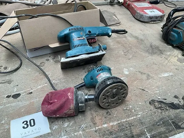 2 diverse schuurmachines makita - afbeelding 1 van  6