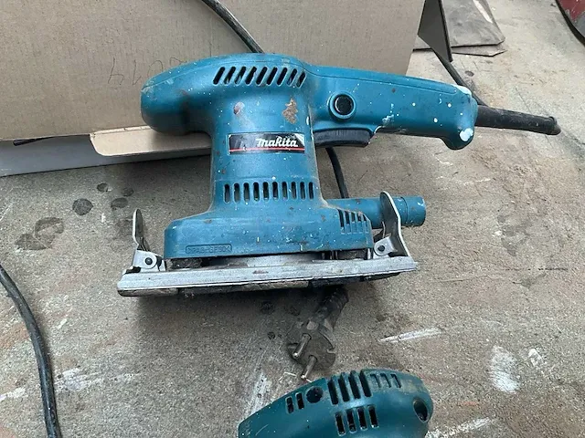 2 diverse schuurmachines makita - afbeelding 2 van  6