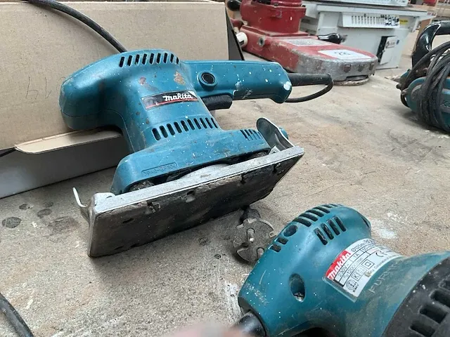 2 diverse schuurmachines makita - afbeelding 3 van  6