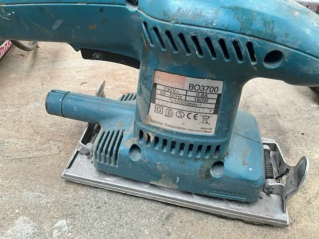 2 diverse schuurmachines makita - afbeelding 4 van  6