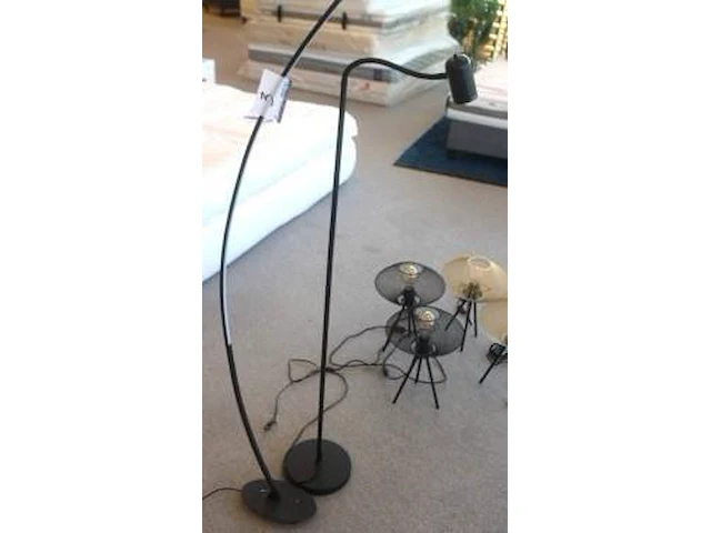 2 diverse staanlampen - afbeelding 1 van  2