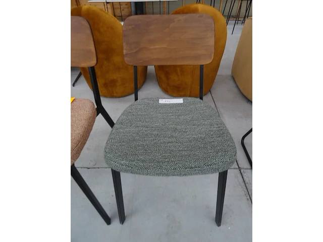 2 diverse stoelen - afbeelding 2 van  4