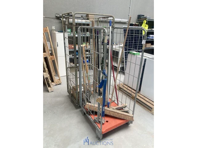 2 diverse transportkarren - afbeelding 1 van  4
