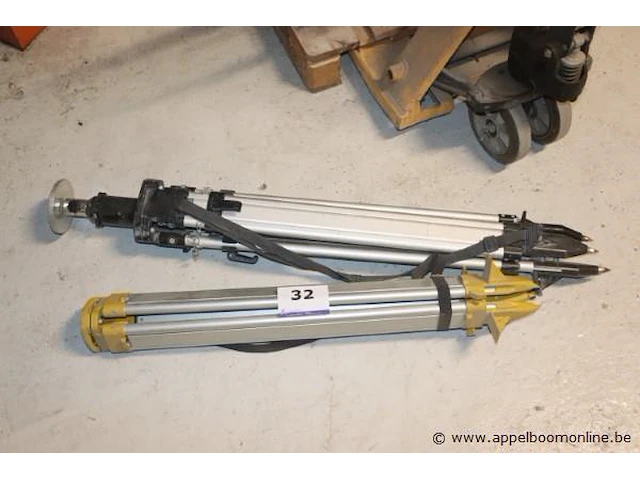 2 diverse tripods - afbeelding 1 van  1