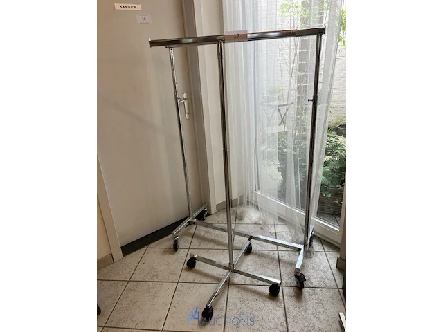2 diverse verrijdbare kledingrekken - afbeelding 2 van  2