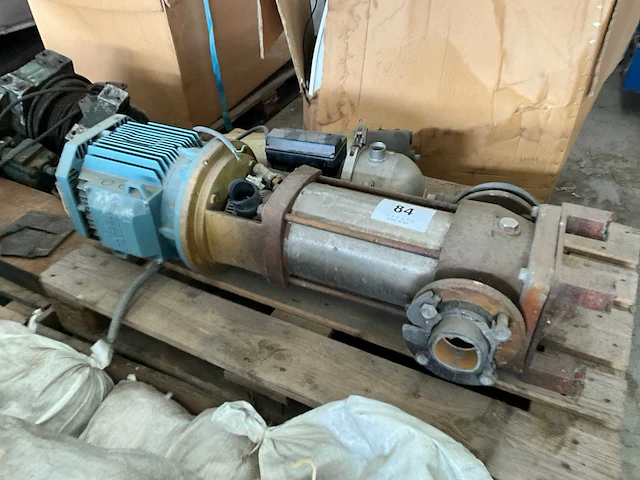 2 diverse waterpompen waaronder abb en grundfos - afbeelding 2 van  9