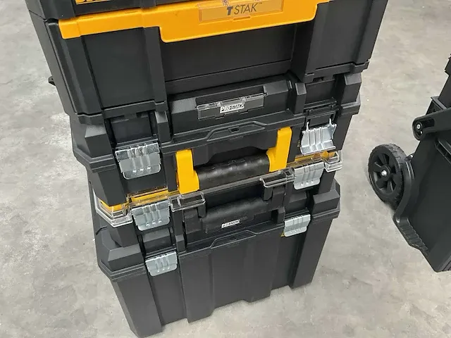 2 diverse werkkoffers/trolleys stanley, dewalt - afbeelding 12 van  12