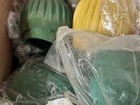 2 dozen en 4 pvc bakken, inh. partij diversen - afbeelding 3 van  7