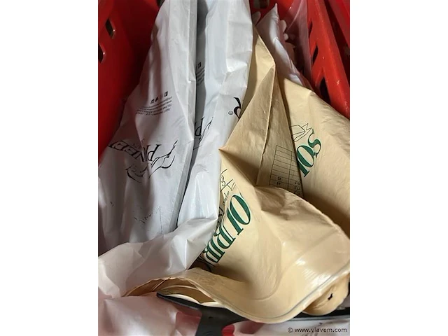 2 dozen en 4 pvc bakken, inh. partij diversen - afbeelding 5 van  7