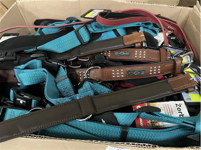 2 dozen inh. div. huisdieren toebehoren - afbeelding 1 van  3