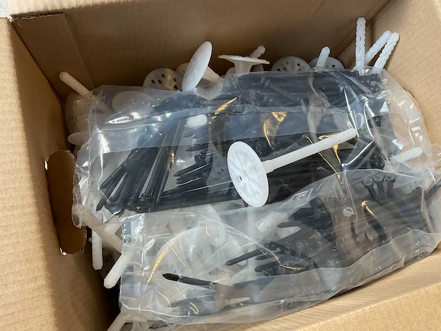 2 dozen isolatie pluggen met pvc nagel - afbeelding 3 van  3