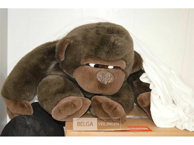 2 dozen met div stoffen en kussen - afbeelding 2 van  3