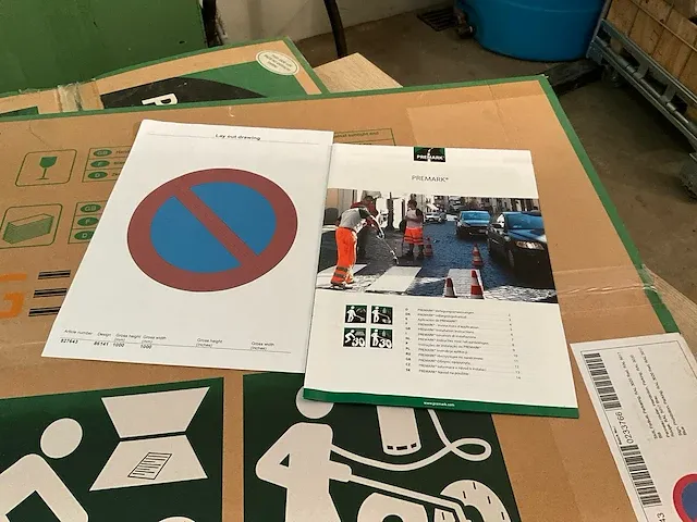 2 dozen met wegmarkering verboden parkeren - afbeelding 2 van  6