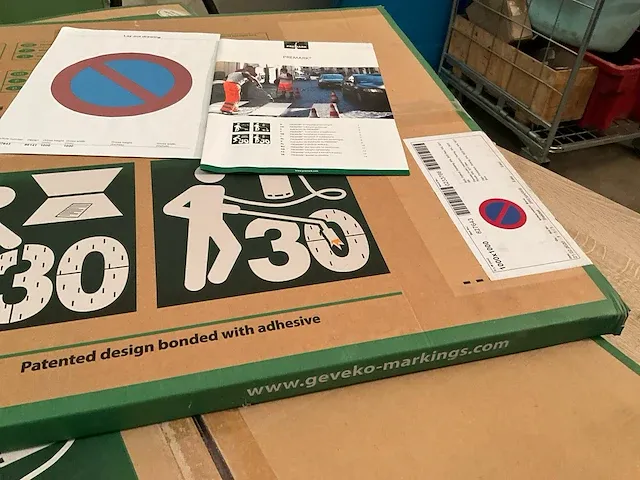 2 dozen met wegmarkering verboden parkeren - afbeelding 3 van  6