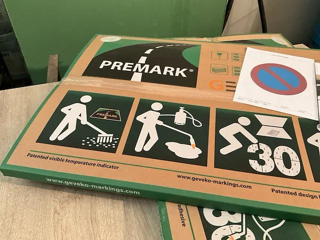 2 dozen met wegmarkering verboden parkeren - afbeelding 5 van  6